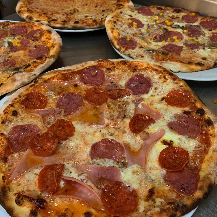 santoro pizza ¿Cuál es la mejor pizza en Medellín? [2023]